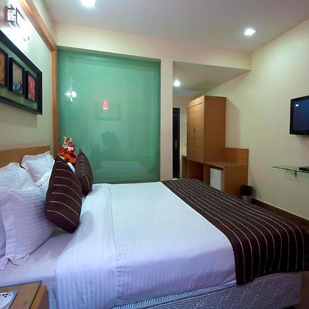 Hotel Metropolitan Дели Экстерьер фото