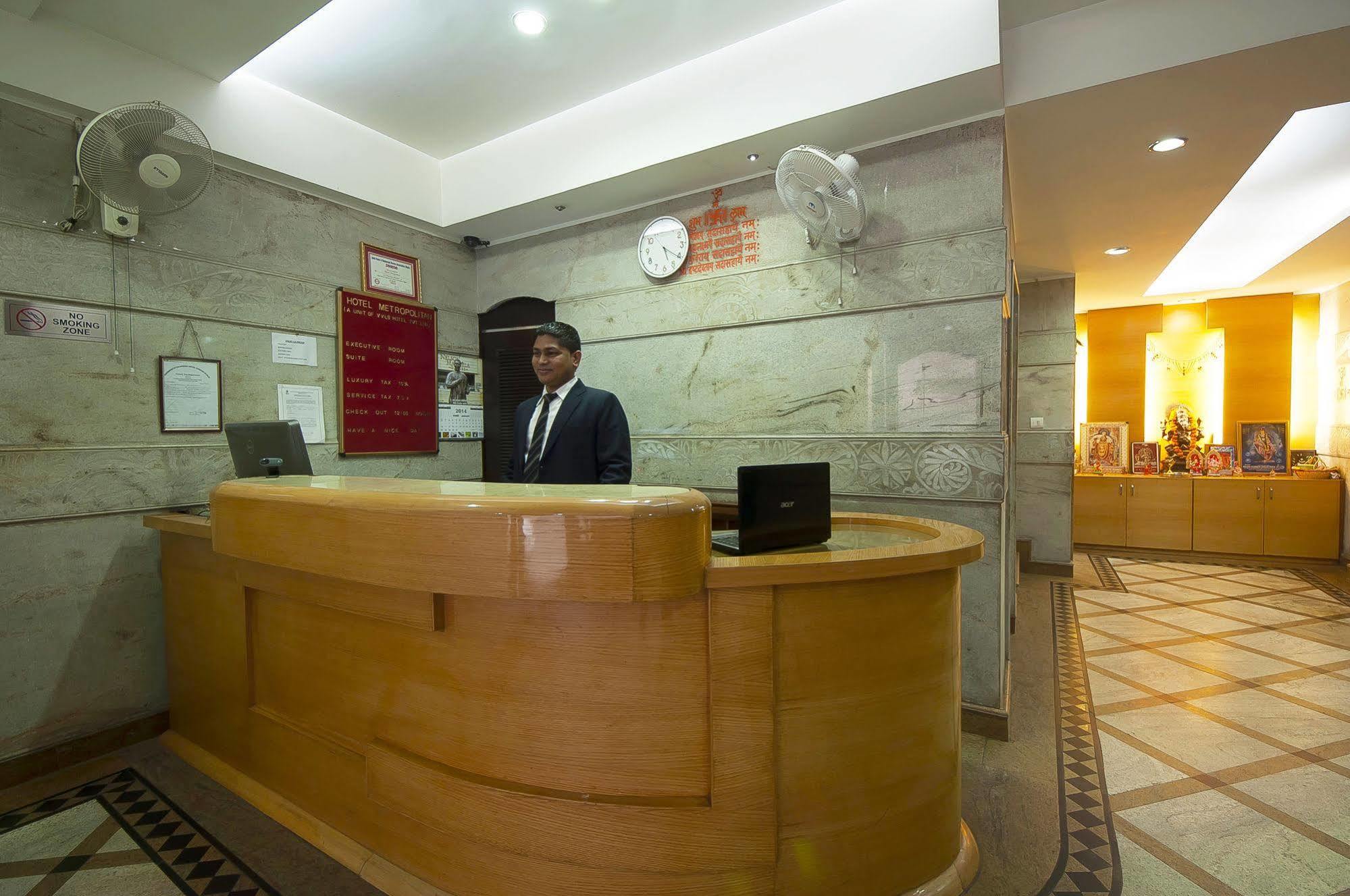 Hotel Metropolitan Дели Экстерьер фото